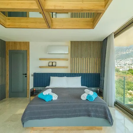 Kalkan Esra